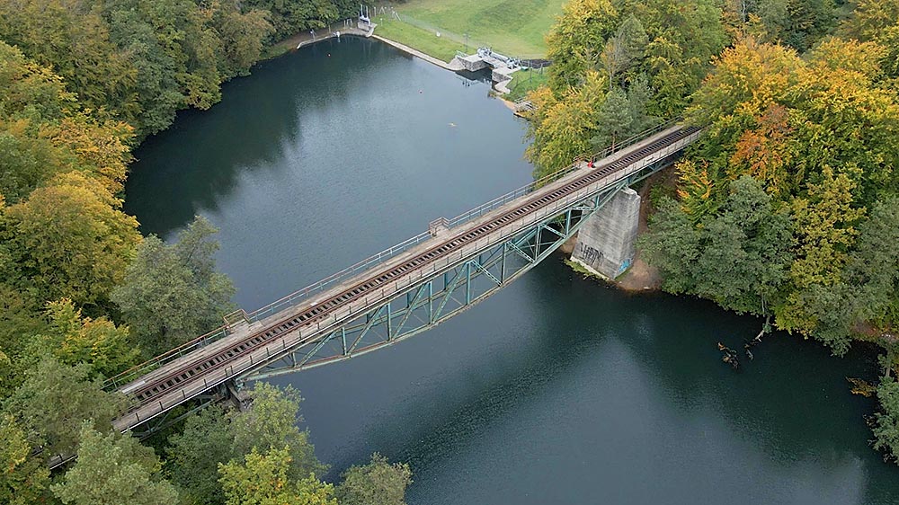 Most kratownicowy w Rutkach, rzeka Radunia